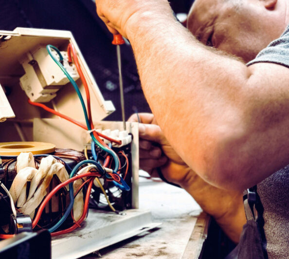 Electricien d’Equipement du Bâtiment (E.E.B.)
